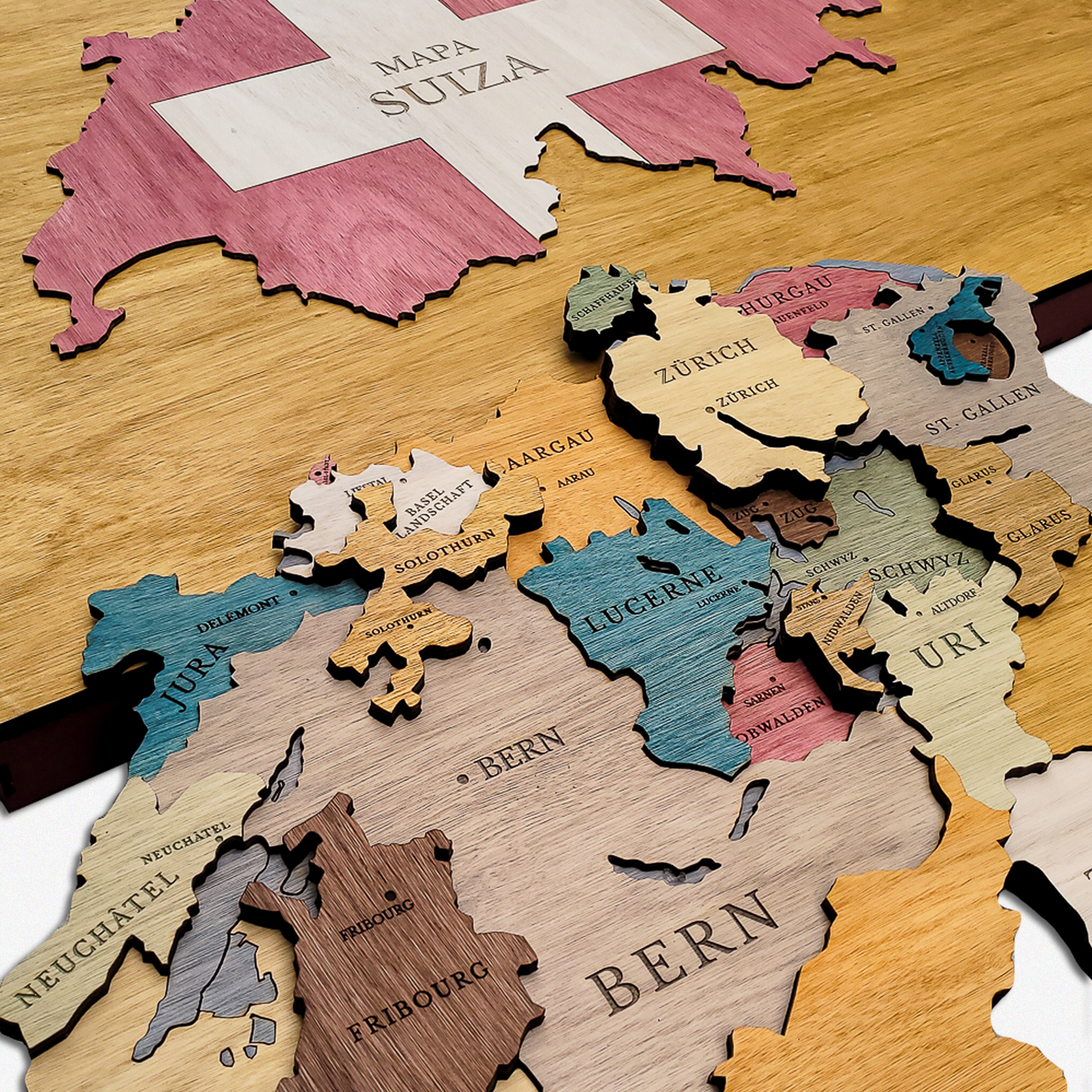 MAPA DE SUIZA DE MADERA 3D