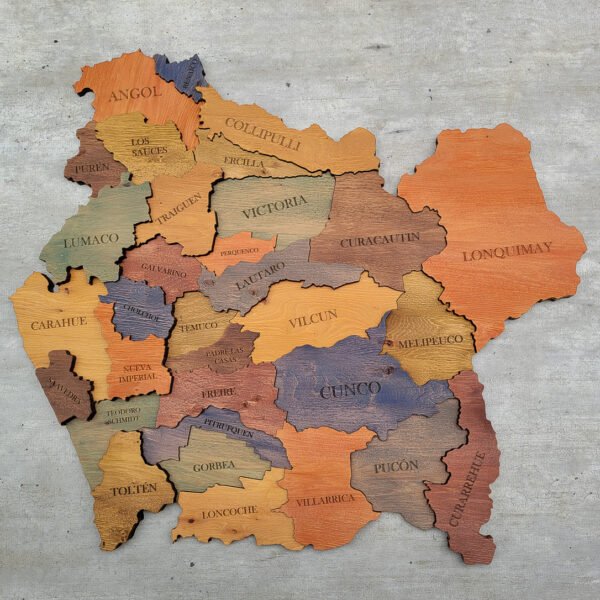 Mapa 3D de la Región de La Araucanía con comunas como Angol, Temuco y Villarrica.