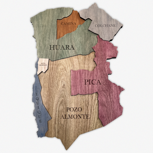 Mapa 3D de madera de Tarapacá con comunas Huara, Colchane, Camina, Pica, Pozo Almonte y Alto Hospicio