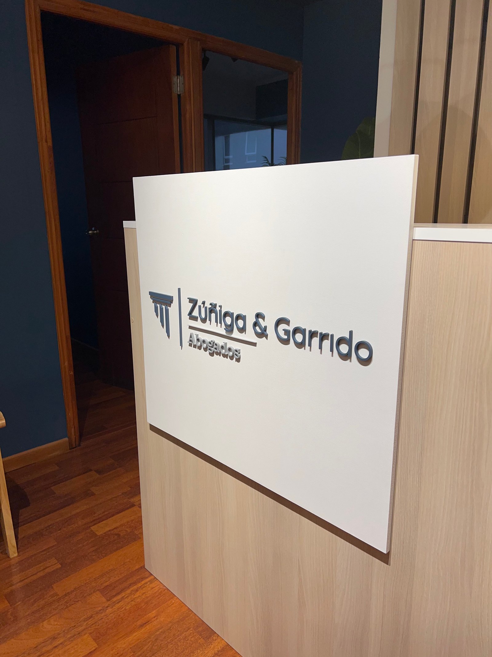 Clientes y proyectos personalizados en madera para empresas