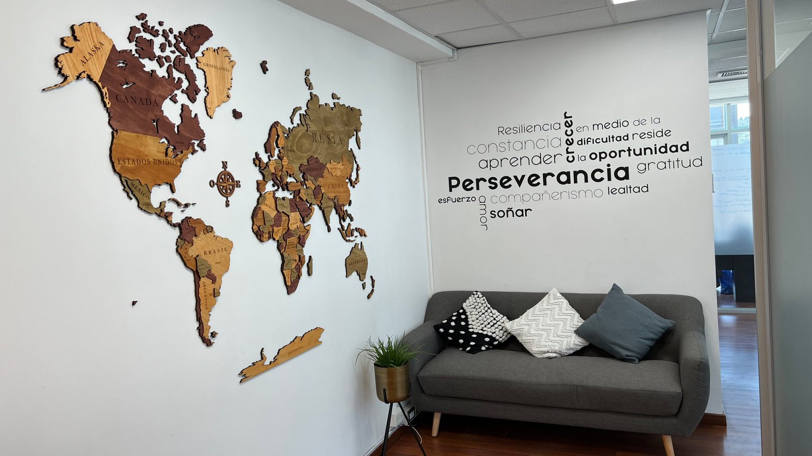 Mapa de Chile en madera personalizado para empresas